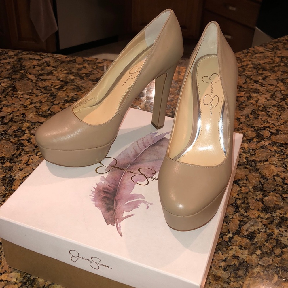 Nude Jessica Simpson Pumps